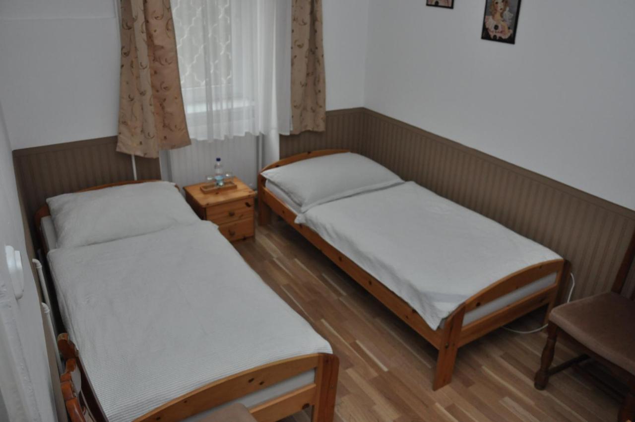 Bed and Breakfast Gloriett Panzio Fertoboz Экстерьер фото