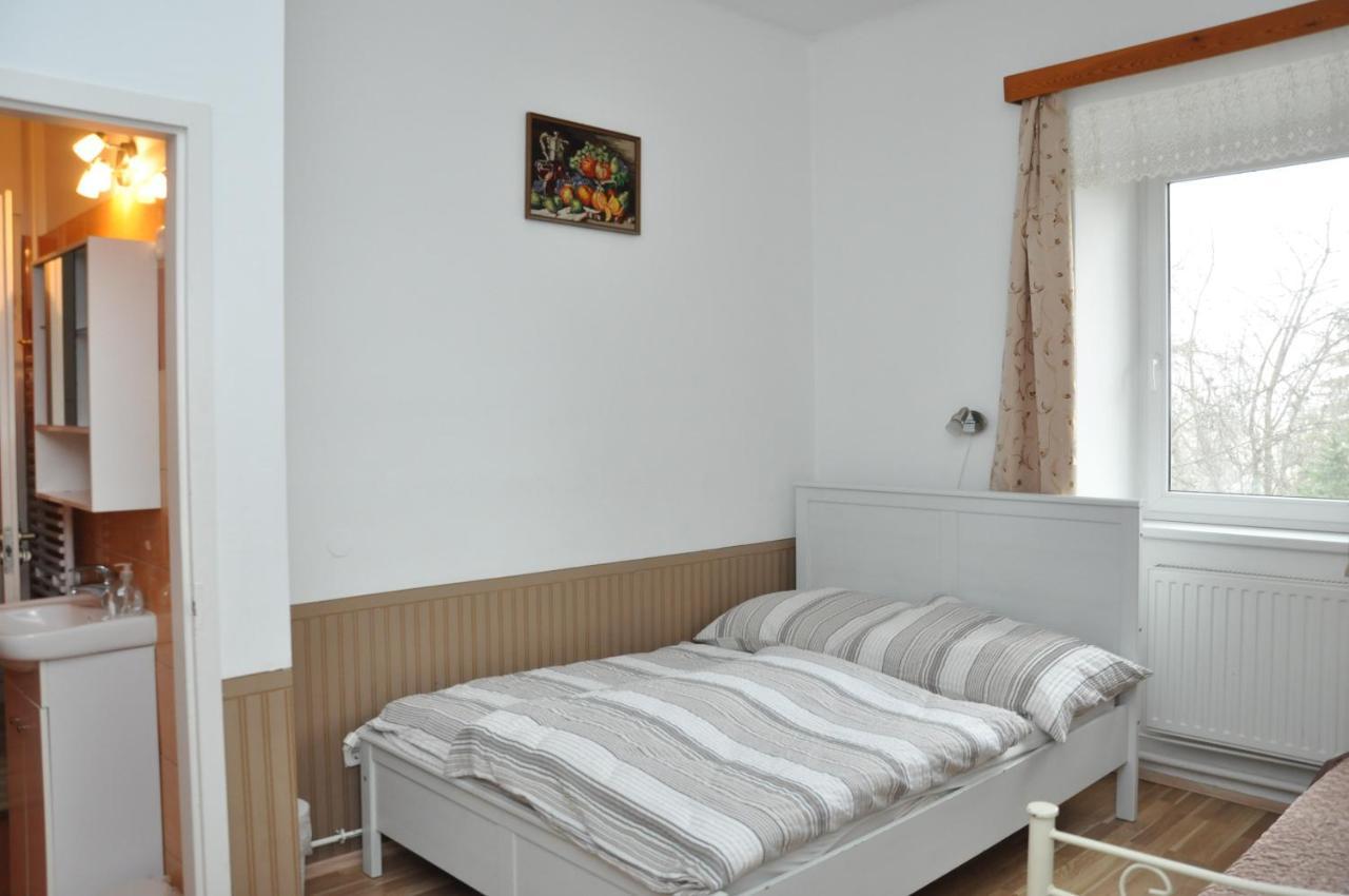 Bed and Breakfast Gloriett Panzio Fertoboz Экстерьер фото