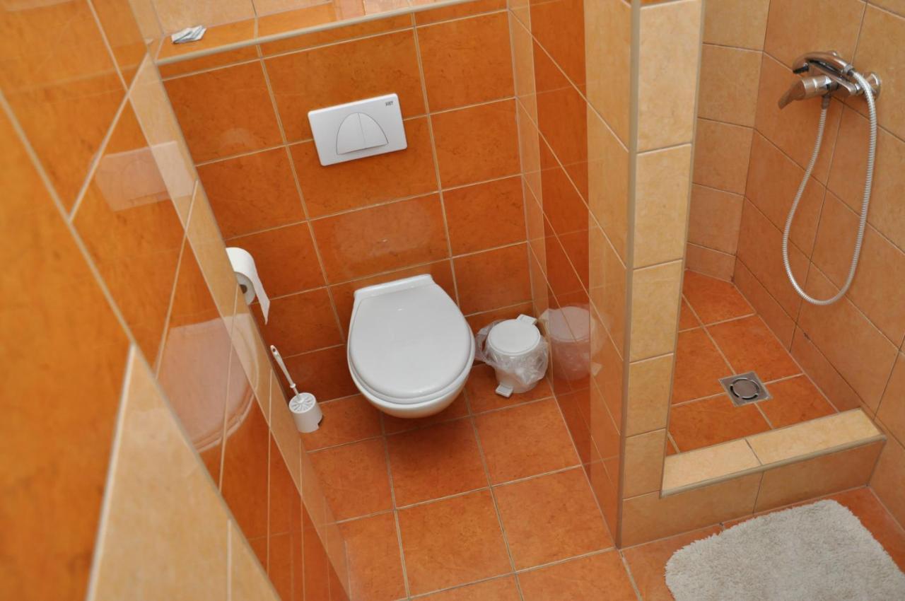 Bed and Breakfast Gloriett Panzio Fertoboz Экстерьер фото